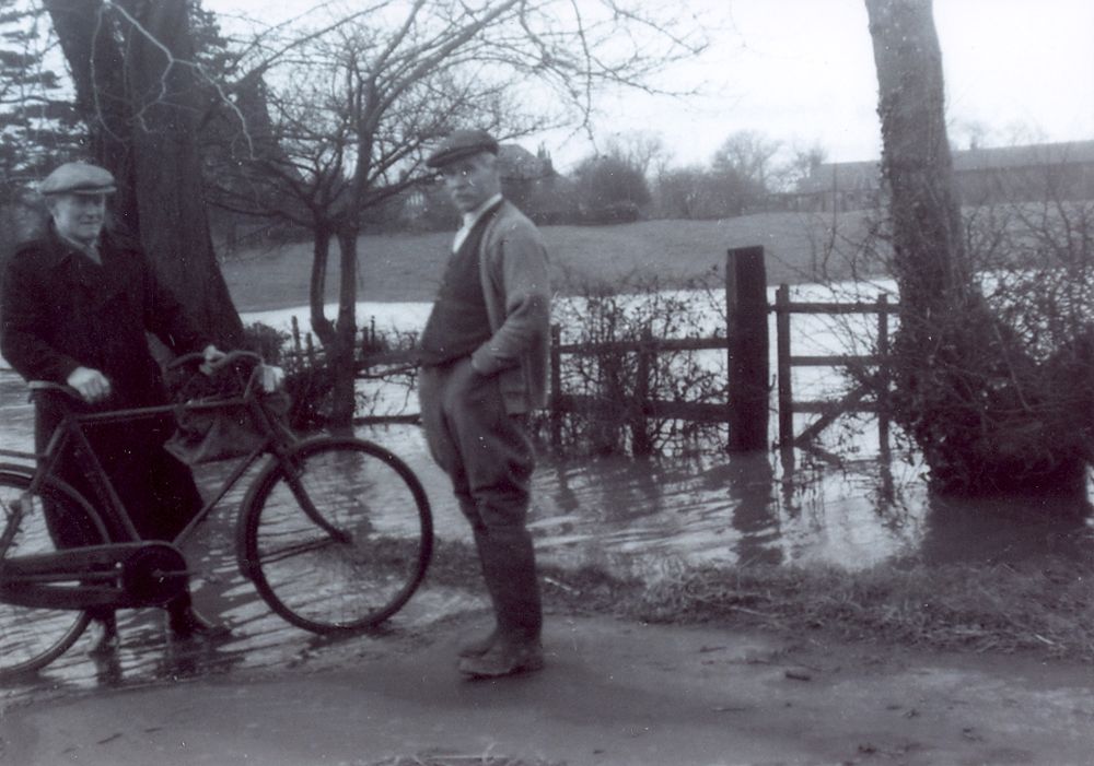 Acaster Lane flood (1)