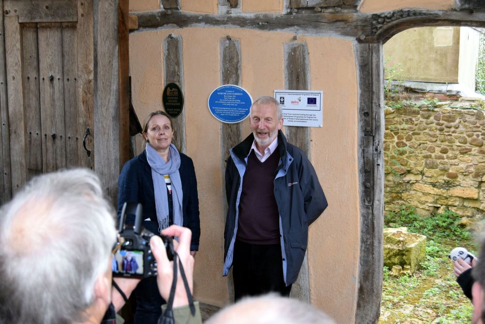Malcolm Harrison & Catrina Appleby at plaque unveiling