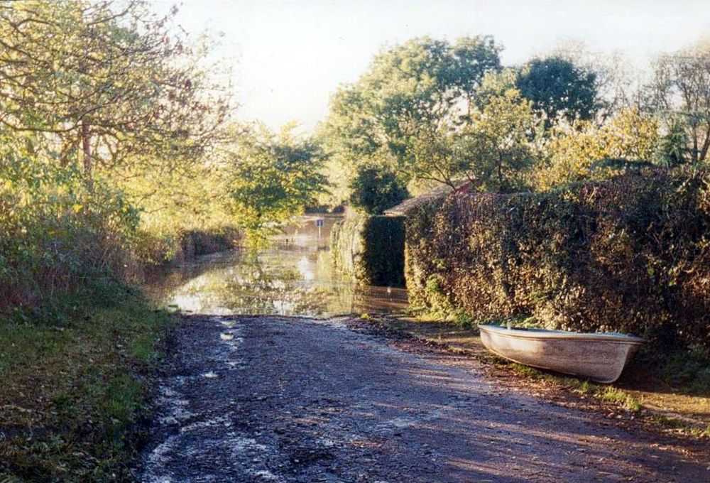 Floods in Bolton Percy - Rampart and boat