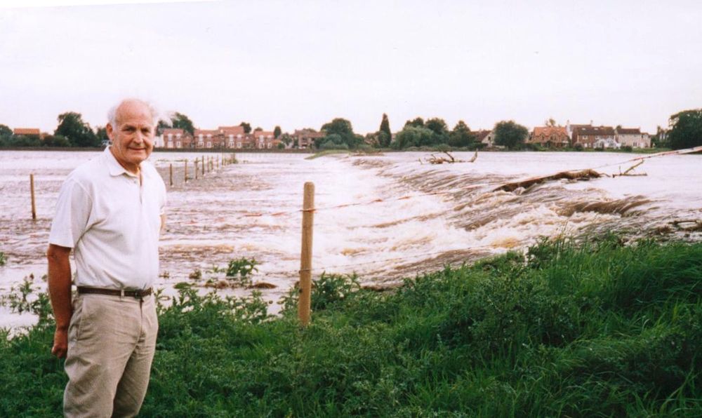 River Wharfe overtopping flood bank at Bolton Percy