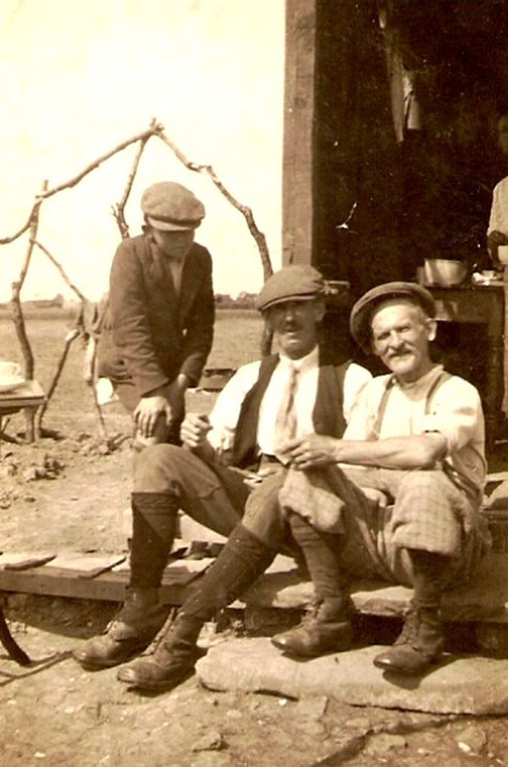 Harry Hudson (centre) - Copmanthorpe village carrier