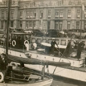 MY Emelle arriving in Ostende (pilot boat in front)